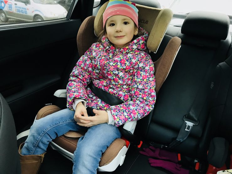 Закрепить детское кресло в машине ремнем