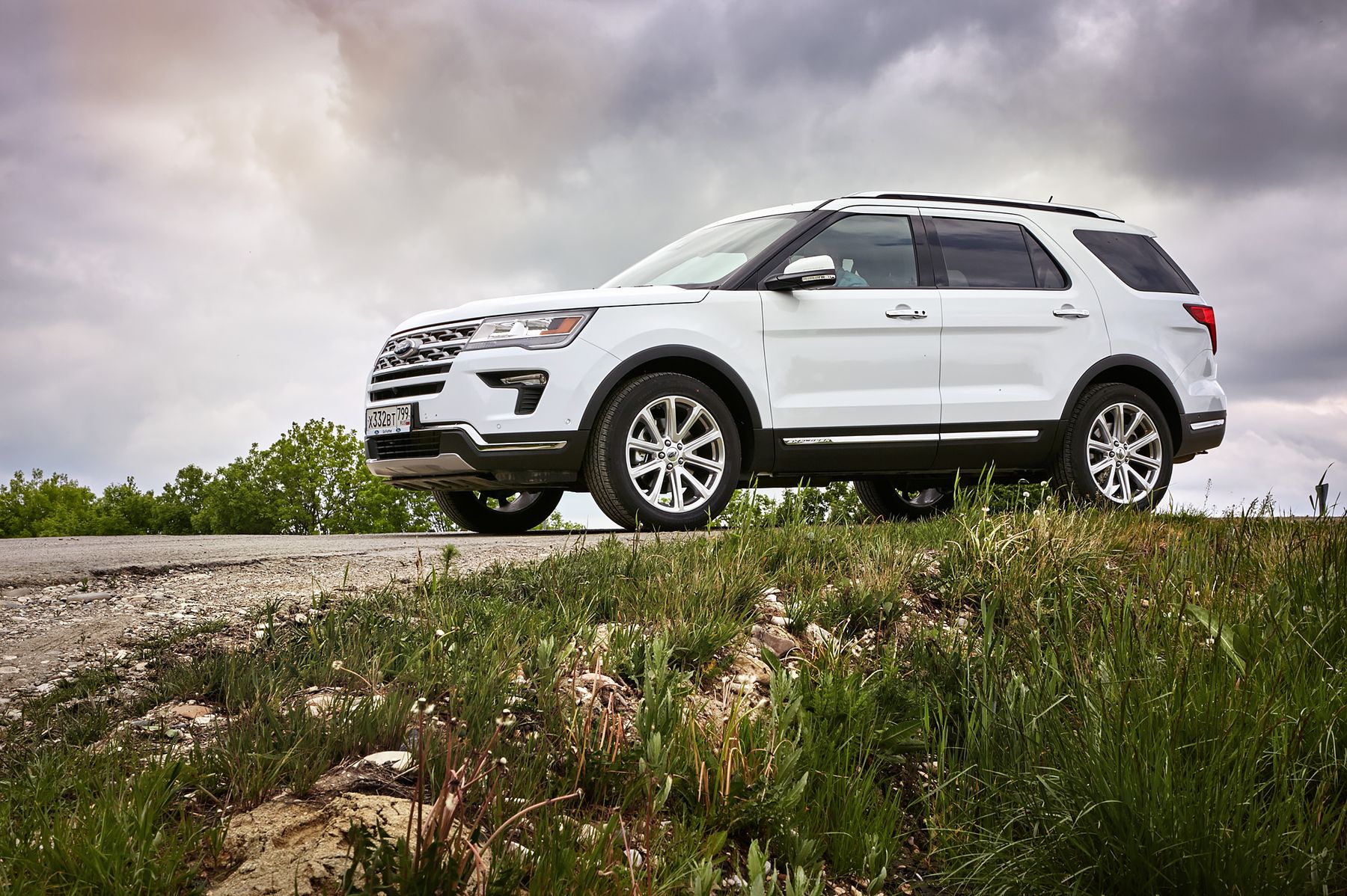 Ford explorer где номер рамы