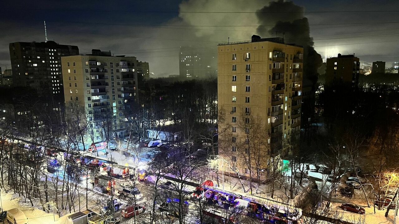 Из-за пожара в одном из домов перекрыт Красностуденческий проезд в Москве -  АвтоВзгляд