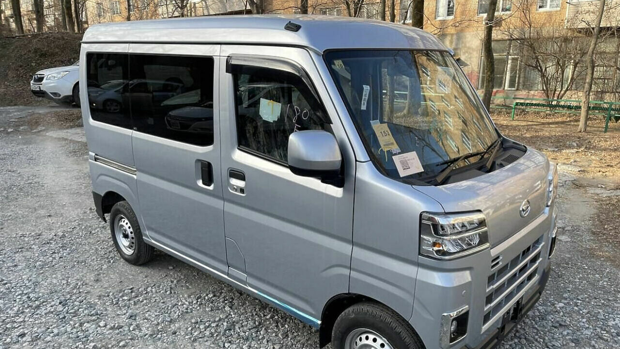 Daihatsu Hijet по цене LADA Vesta: в Россию привезли партию новых «японцев»  - АвтоВзгляд