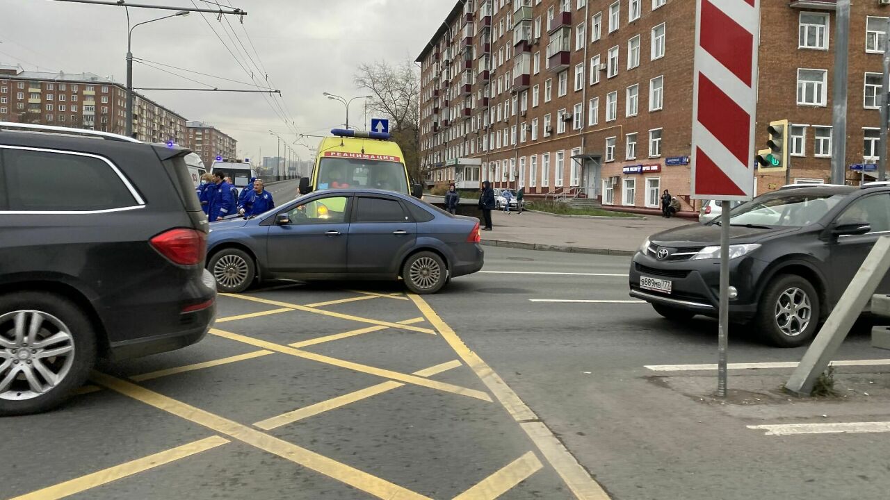 Как на самом деле штрафуют водителей за остановку на «вафельной» разметке -  АвтоВзгляд