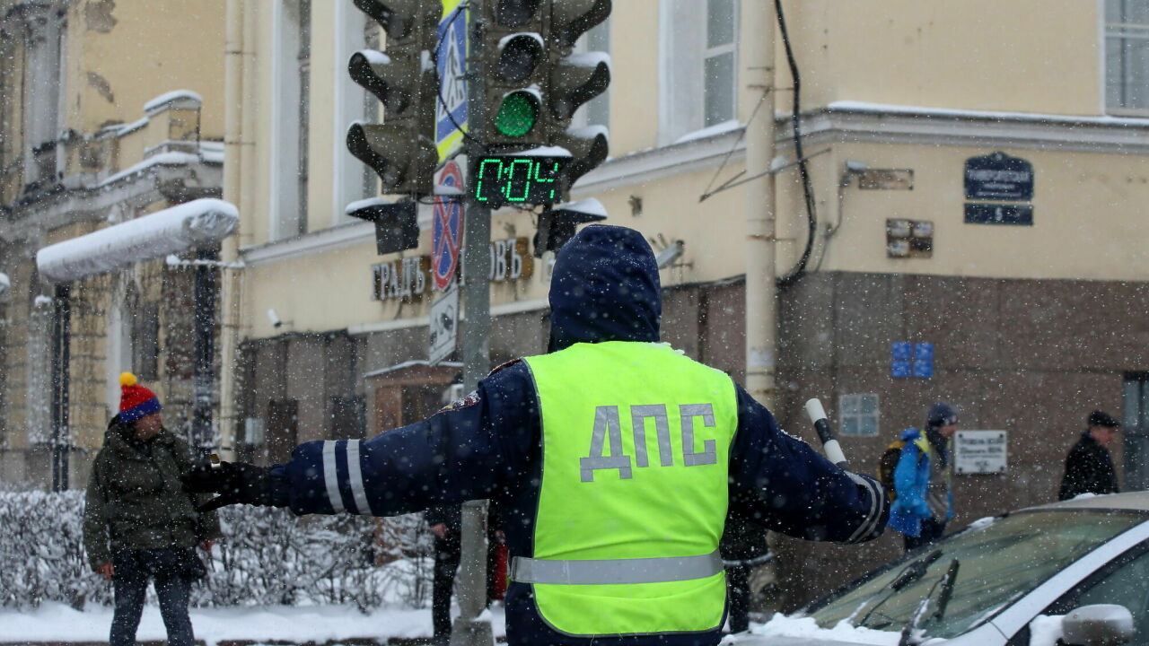 Как по внешнему виду сотрудника ГИБДД узнать, что он думает - АвтоВзгляд