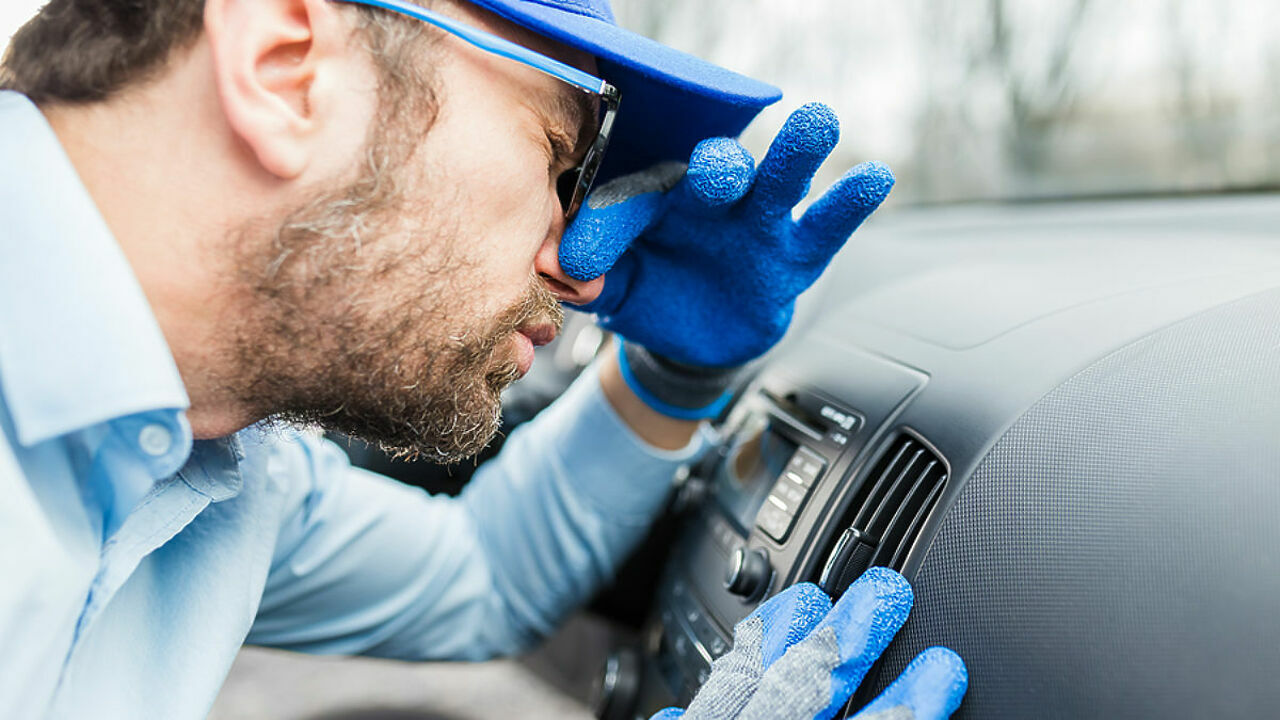 Как таксисты убирают любой запах в салоне автомобиля за 40 минут -  АвтоВзгляд