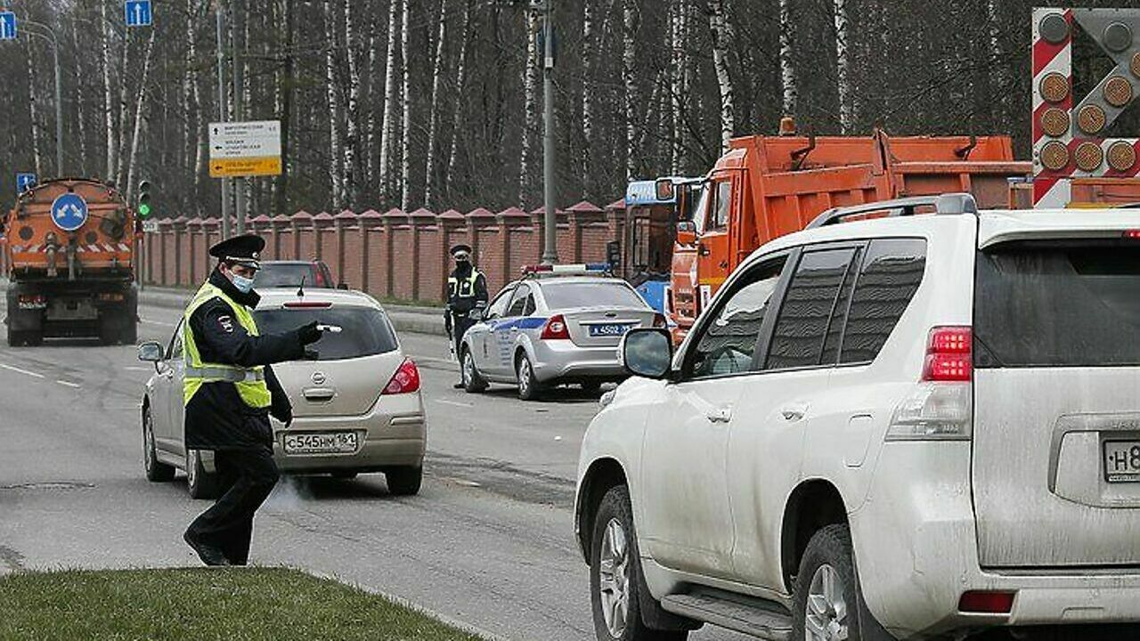 Может ли инспектор ДПС заставить пассажира покинуть автомобиль в отсутствие  водителя - АвтоВзгляд