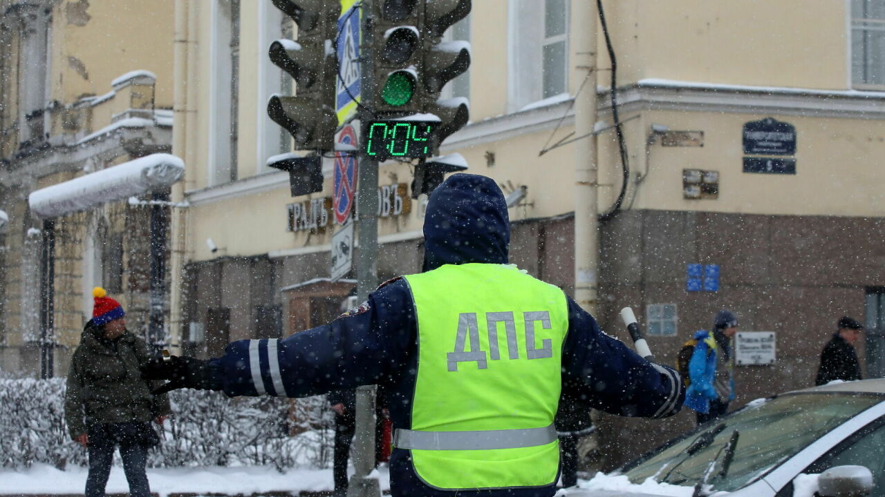 Верховный Суд разрешил водителям выпивать в припаркованной машине -  АвтоВзгляд