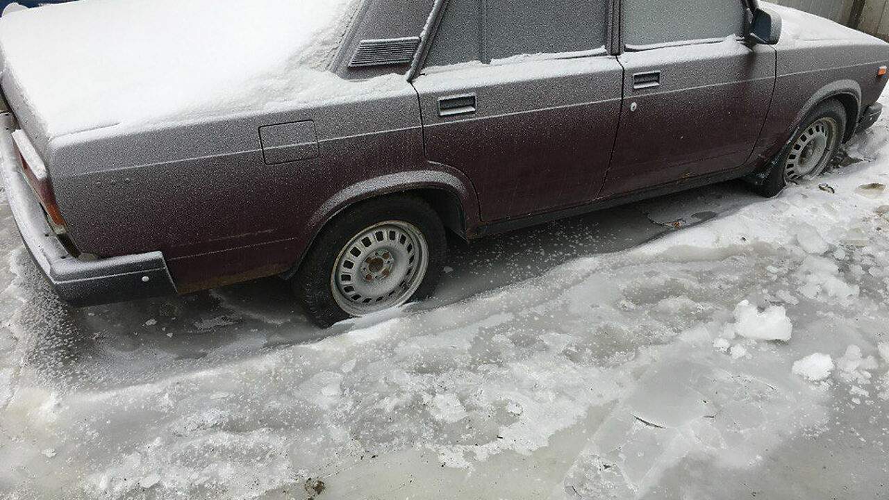 Почему именно сейчас нужно очистить лед вокруг своего автомобиля -  АвтоВзгляд