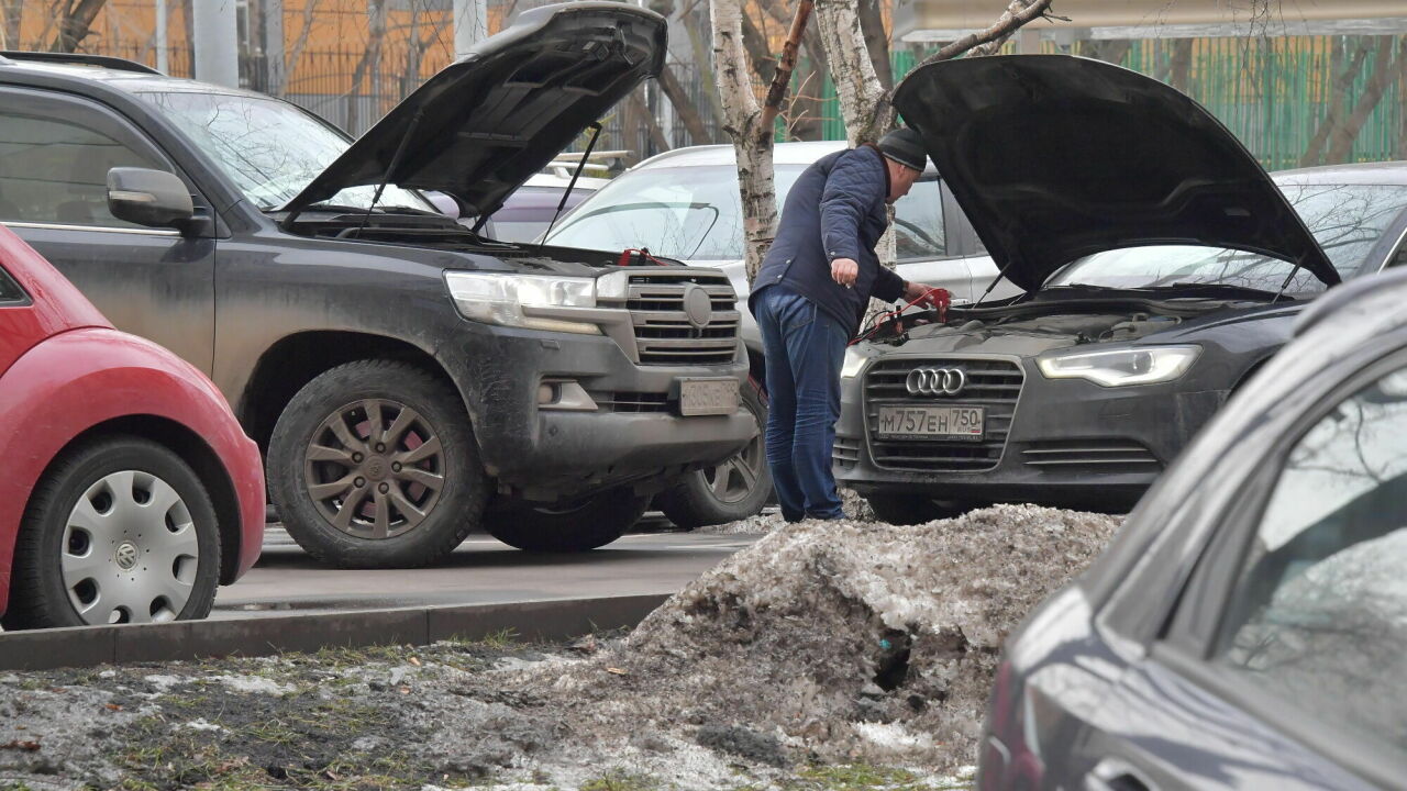 Что будет, если случайно перепутать клеммы на аккумуляторе автомобиля -  АвтоВзгляд