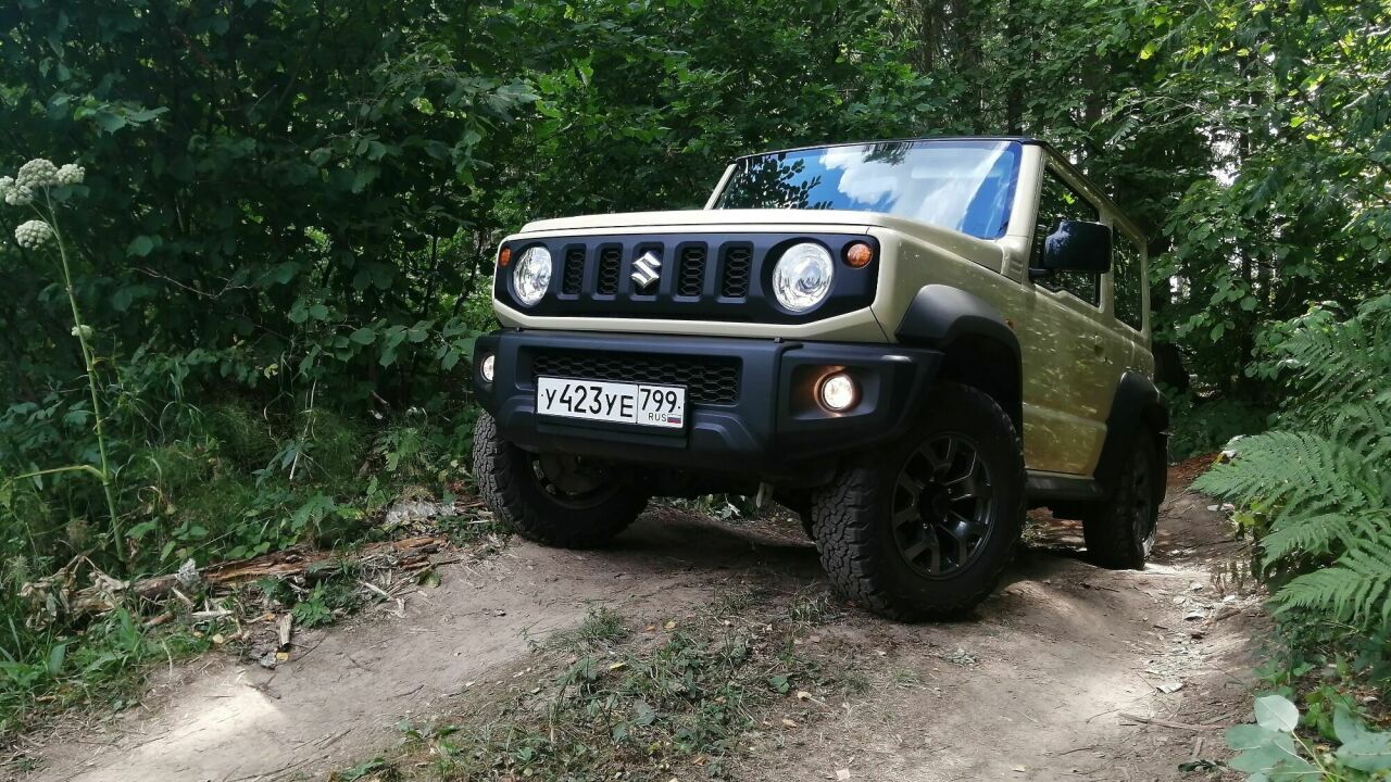 Мал, да брутал: тест-драйв внедорожника Suzuki Jimny с «автоматом» -  АвтоВзгляд