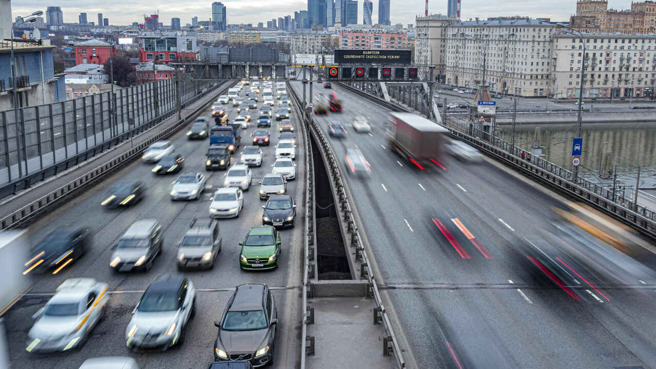 Какая полоса движения на трассе самая безопасная - АвтоВзгляд