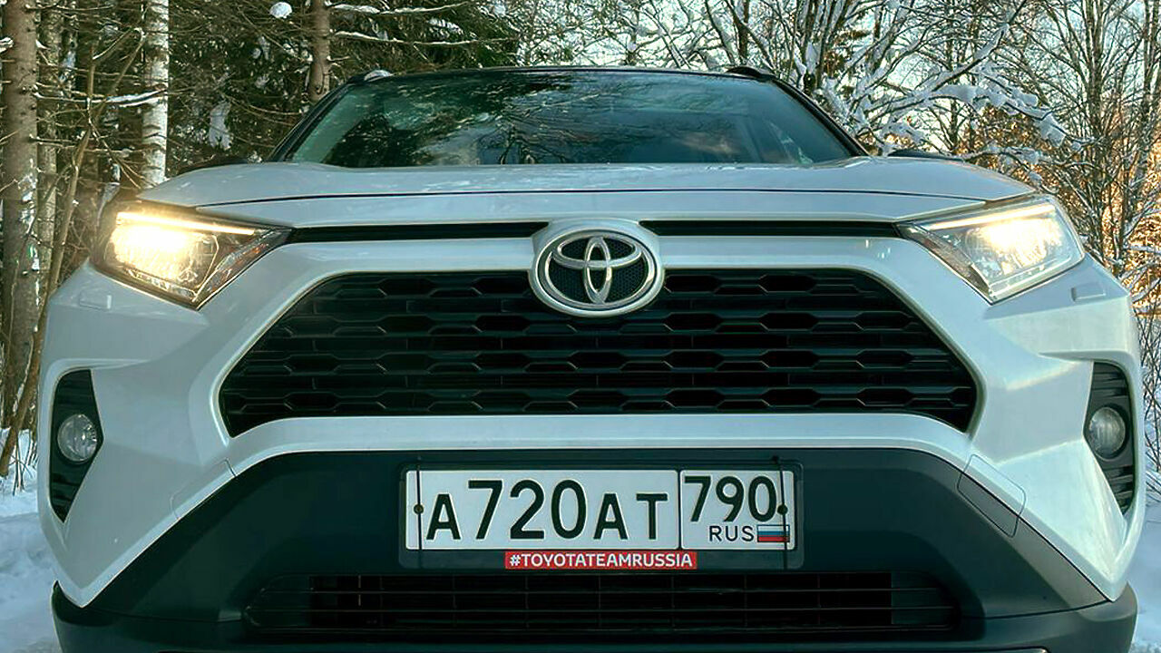 Гребет, как проклятый: зимний тест-драйв Toyota RAV4 пятого поколения -  АвтоВзгляд