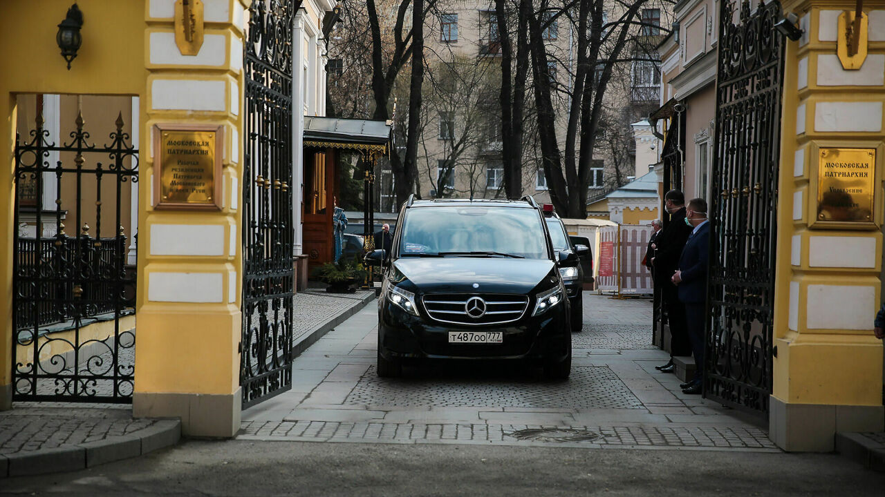 Зачем владельцы дорогостоящих премиальных автомобилей делают «антикор»  днища - АвтоВзгляд