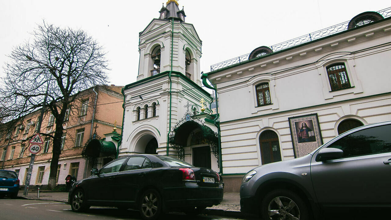 Парковка у храмов. Парковка для церкви.