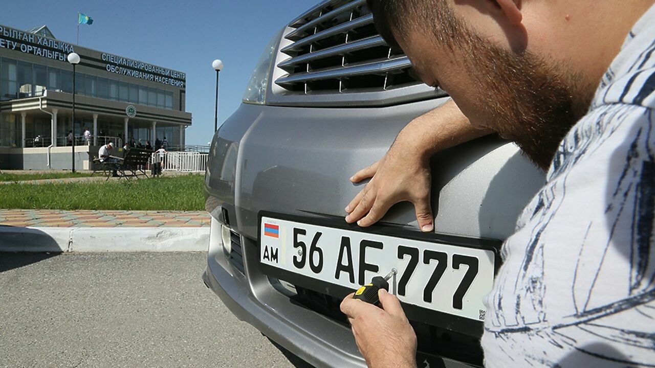 Номера арм. Номер автомобиля Армения. Армянские номера Малин. Армения номера машин. Армянские номера автомобилей.