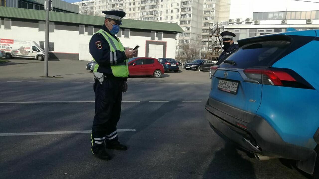 Могут ли оштрафовать за нарушение «масочного режима» в собственном  автомобиле - АвтоВзгляд