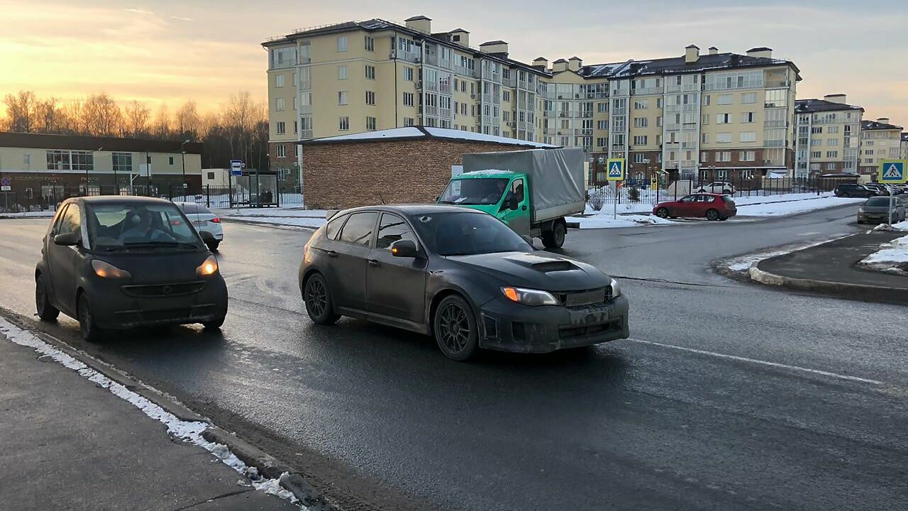 Невменяемый водитель перекрыл Алтуфьевское шоссе, уснув за рулем -  АвтоВзгляд