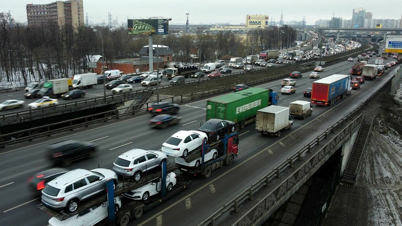 Властелин колец»: как мэр Москвы Юрий Лужков не дал городу задохнуться в  пробках - АвтоВзгляд