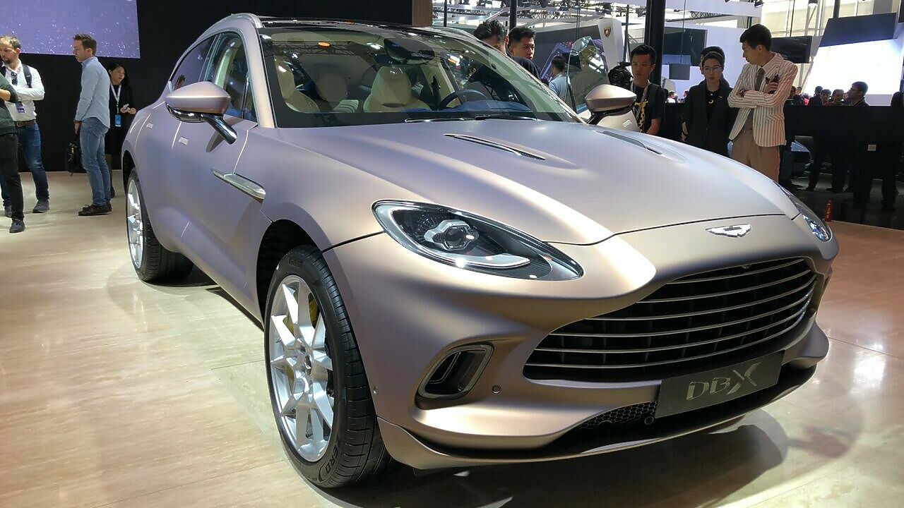 Премиальный провал: первый кроссовер Aston Martin DBX оказался хуже  китайских авто - АвтоВзгляд