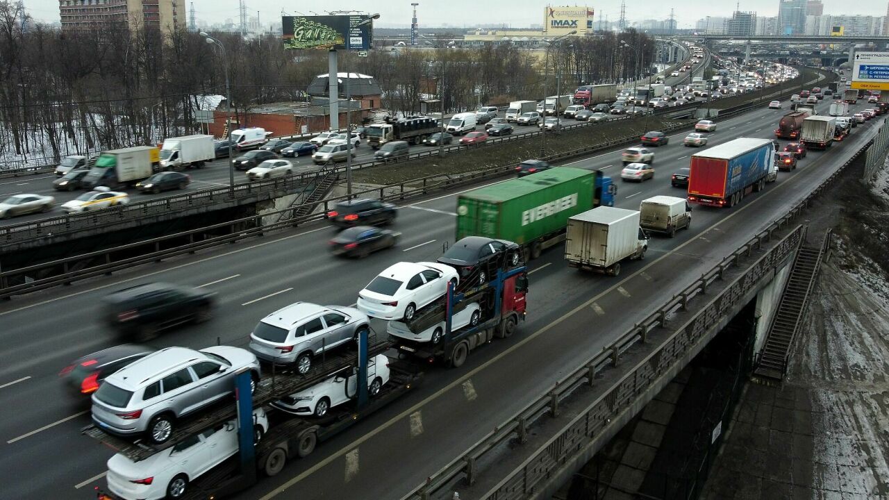 Назван ТОП−10 самых загруженных дачниками магистралей Москвы - АвтоВзгляд