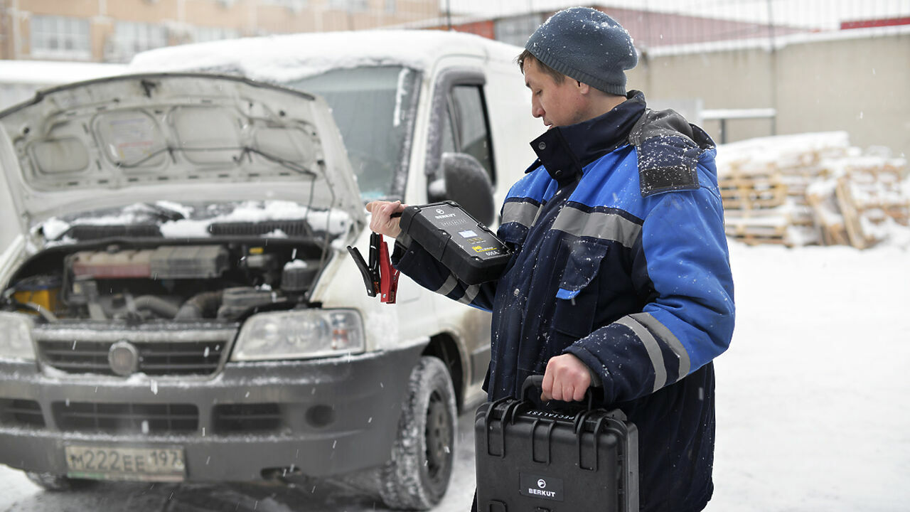 Как прикурить автомобиль от своего дохлого аккумулятора - АвтоВзгляд