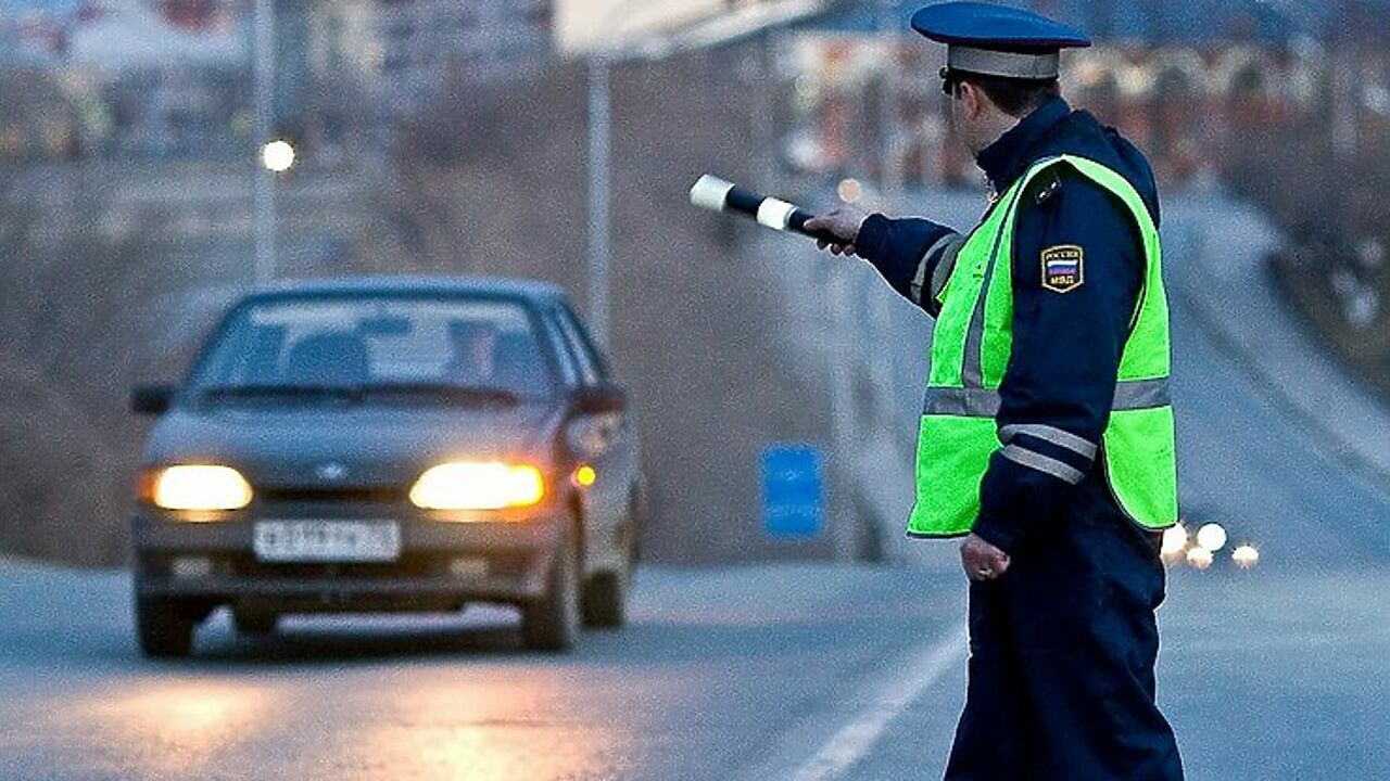 Имеет ли право гаишник требовать в залог документы водителя - АвтоВзгляд