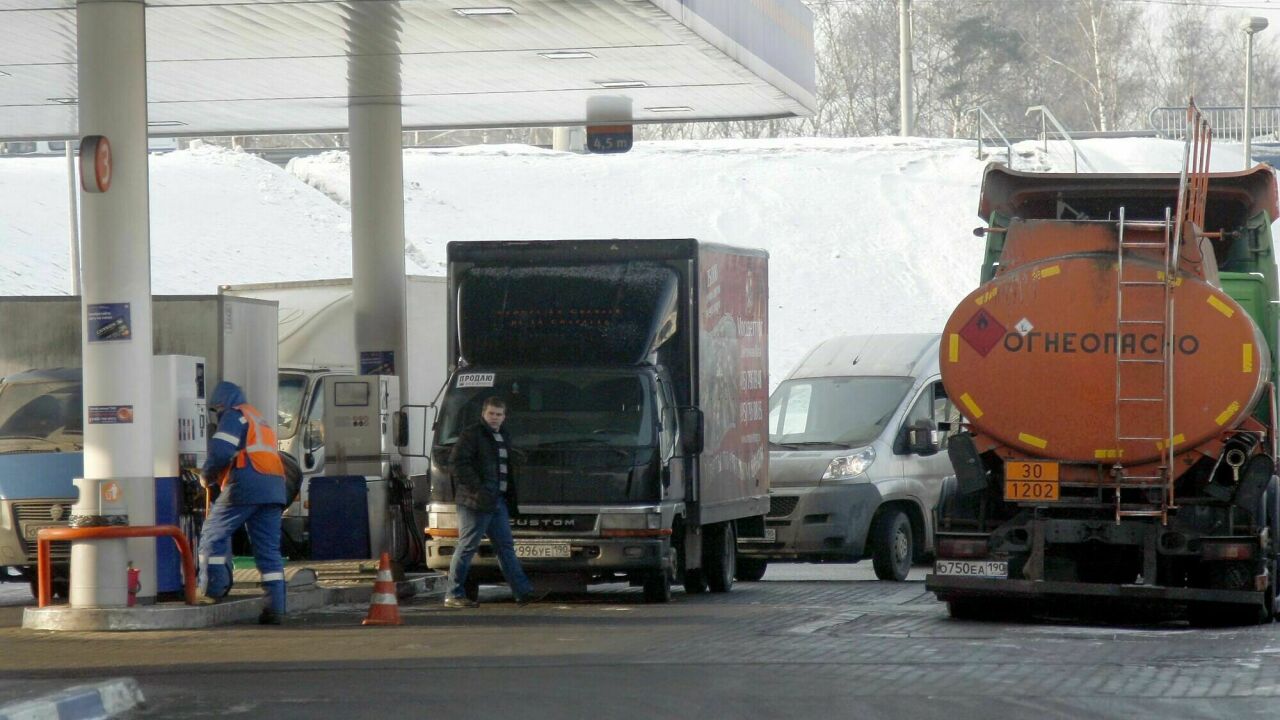 Вода в баке с бензином: причины появления, что делать, как удалить