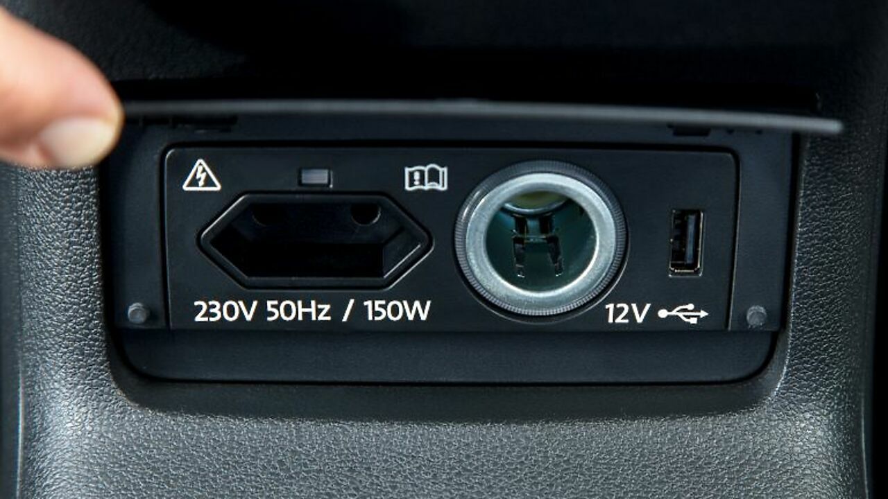 Чем может быть полезен в автомобиле инвертор с 12В на 220В?