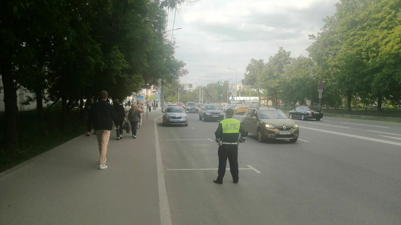 Пьяная сексуальная блондинка на «Гелике» подралась с гаишниками - АвтоВзгляд