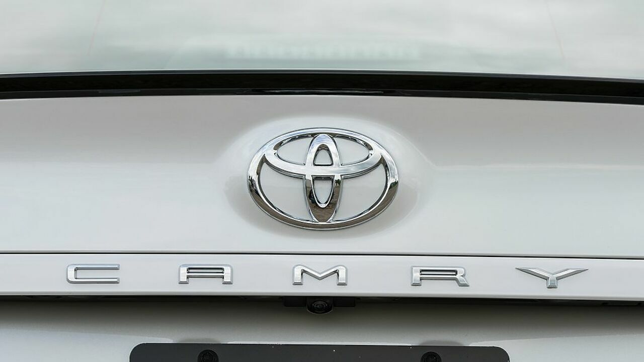 Почему от Toyota Camry отказываются даже японцы - АвтоВзгляд