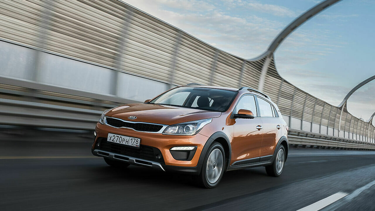 Железная логика: KIA Rio X-Line против LADA XRAY и Renault Sandero Stepway  - АвтоВзгляд