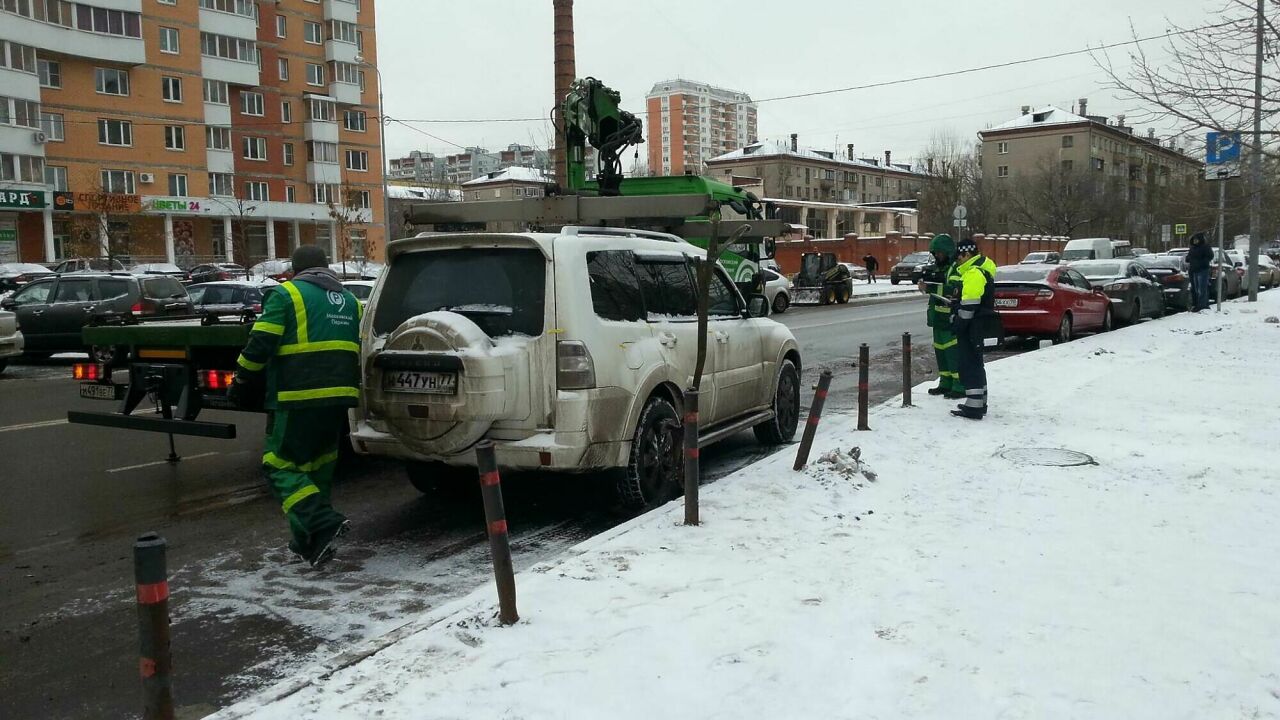 Власти Москвы эвакуируют машины с улиц, еще не успевших стать платными -  АвтоВзгляд