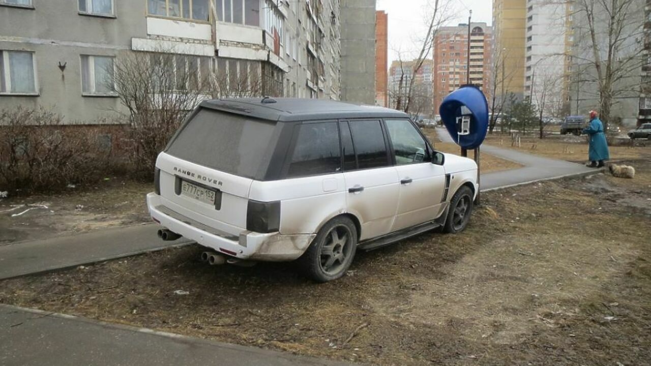 На хамоватого мажора на Range Rover напали писающие мальчики - АвтоВзгляд