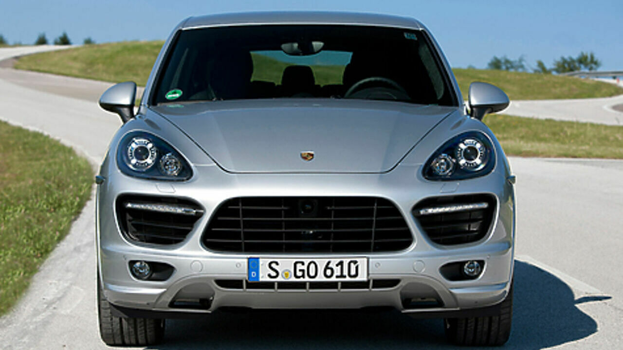 Porsche Cayenne «завалит» стойки - АвтоВзгляд