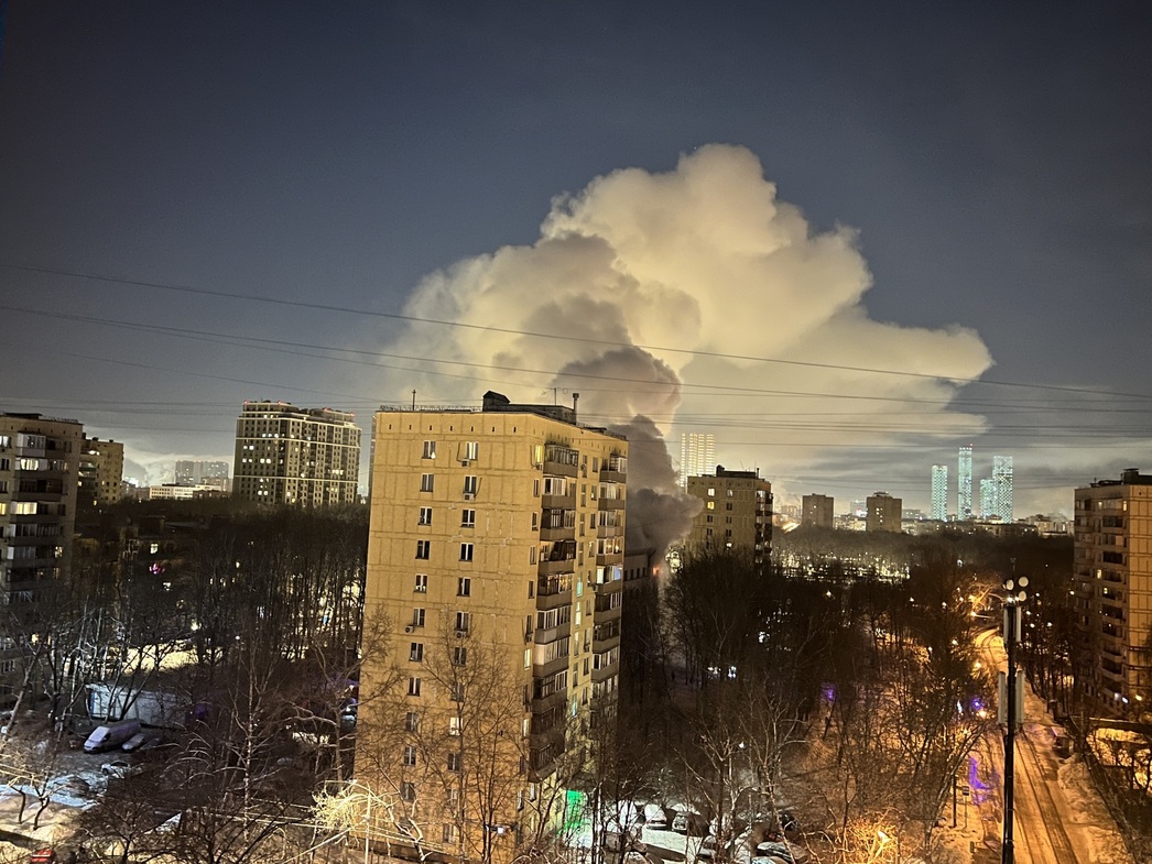 Из-за пожара в одном из домов перекрыт Красностуденческий проезд в Москве -  АвтоВзгляд