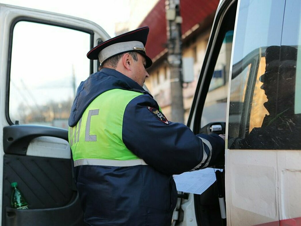 В каких случаях сотрудник ГИБДД может сесть в салон вашего авто - АвтоВзгляд