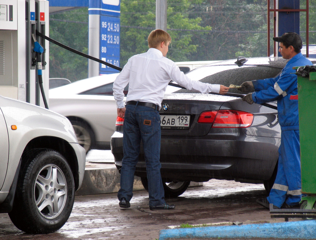 В каких случаях автовладельцу откажут в заправке топлива на АЗС - АвтоВзгляд