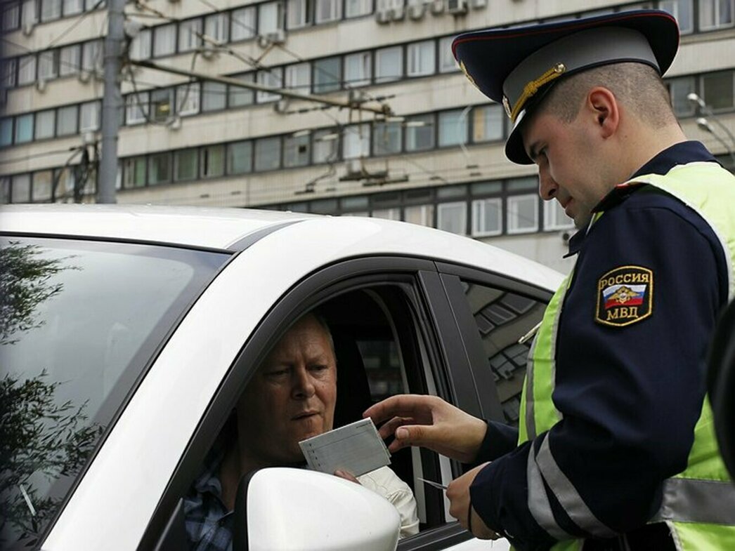 Имеют ли право сотрудники ГИБДД тормозить водителей без использования жезла  - АвтоВзгляд