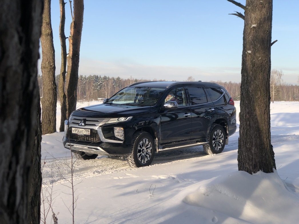 У кого рама толще: сравнительный тест-драйв Mitsubishi Pajero Sport и Haval  H9 - АвтоВзгляд