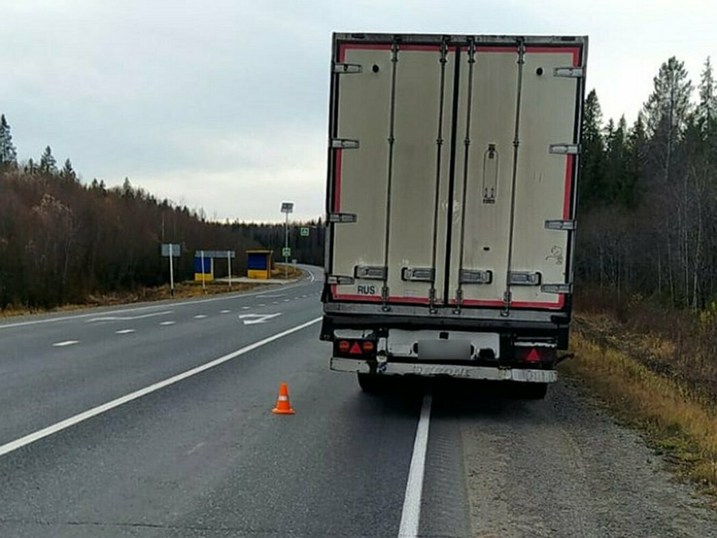 Почему на самом деле двери полуприцепов фур имеют ромбовидную отделку -  АвтоВзгляд