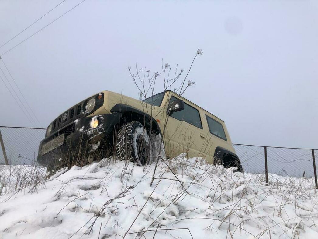 Могучая коробчонка: снежный тест-драйв нового Suzuki Jimny - АвтоВзгляд