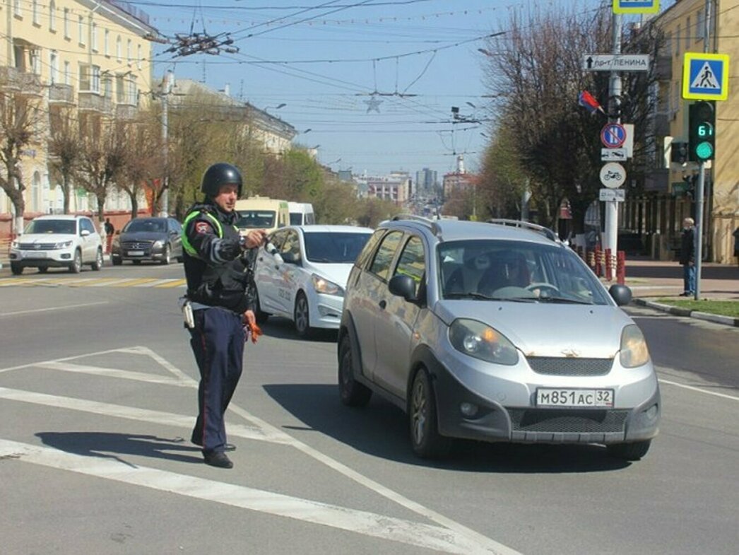 5 неисправностей, за которые инспектор ГИБДД накажет водителя прямо на  дороге - АвтоВзгляд