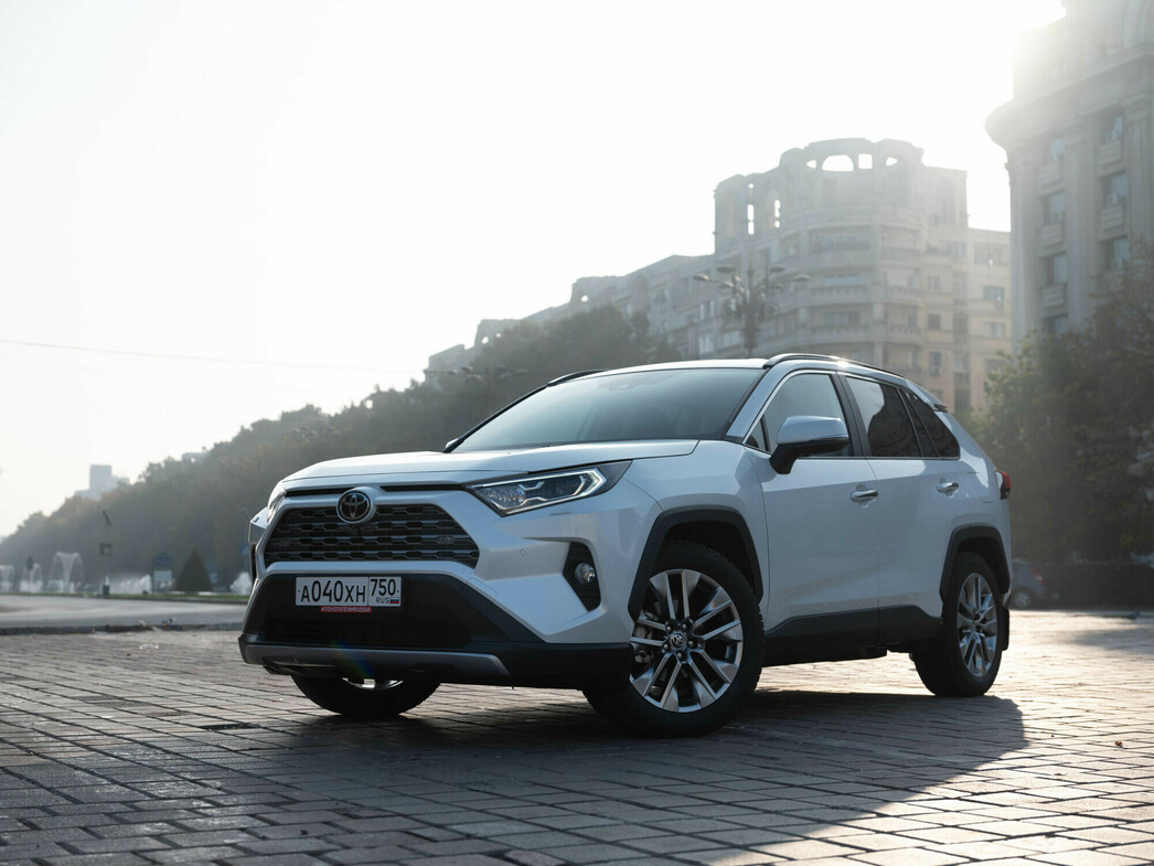 Возьми меня грубо: первый тест-драйв новой Toyota RAV4 - АвтоВзгляд