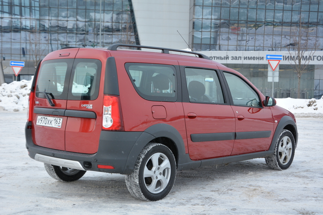 Lada Largus Cross красный