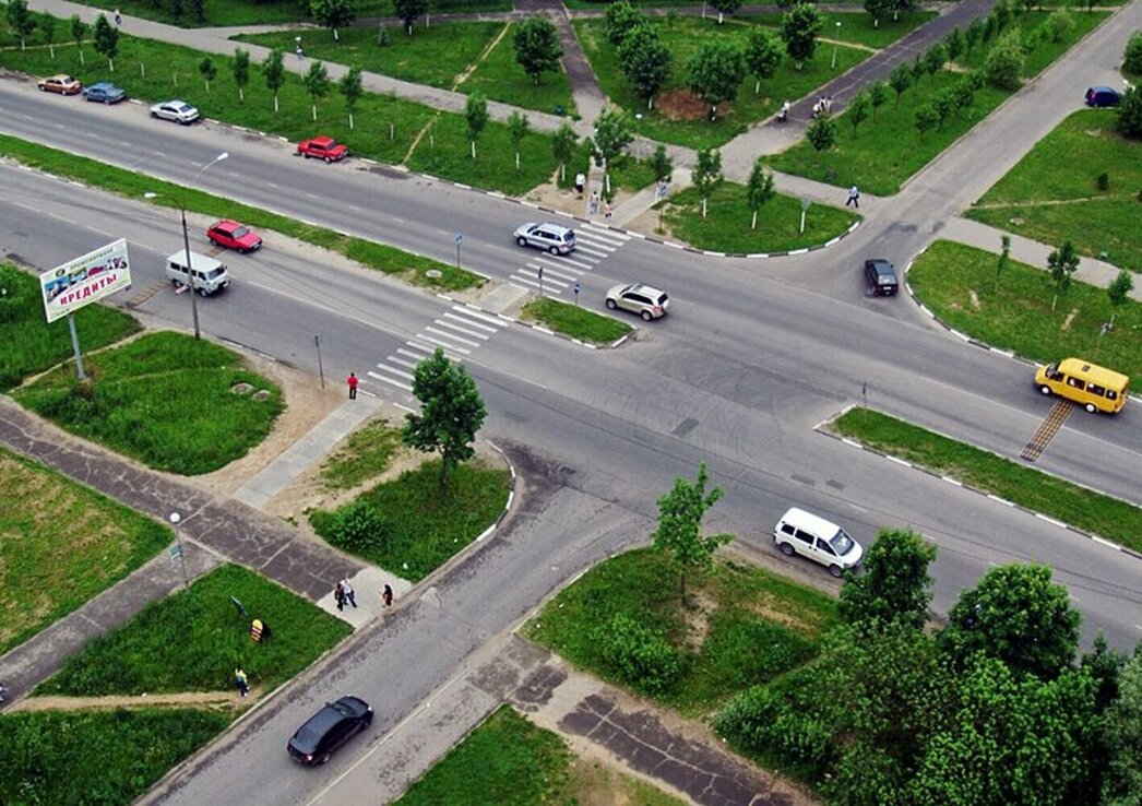 Какой перекресток лучше. Перекресток дороги. Пересечение дорог. Перекресток фото. Нерегулируемые перекрестки в городе.