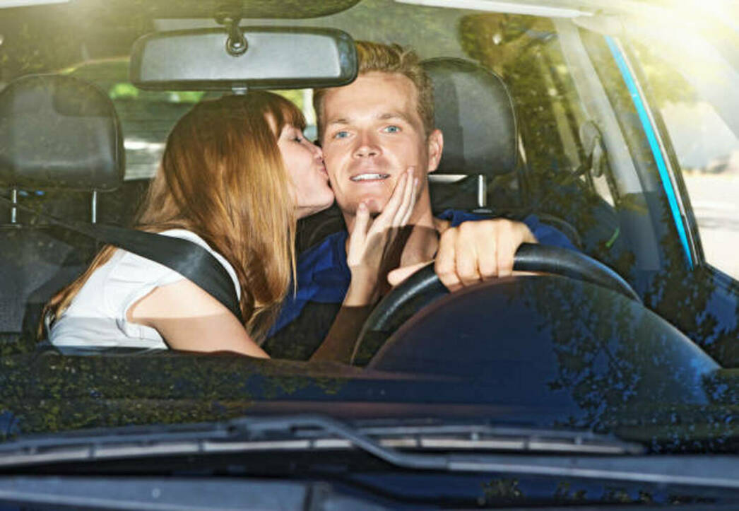 Оральный секс в машине: 3000 лучших порно видео