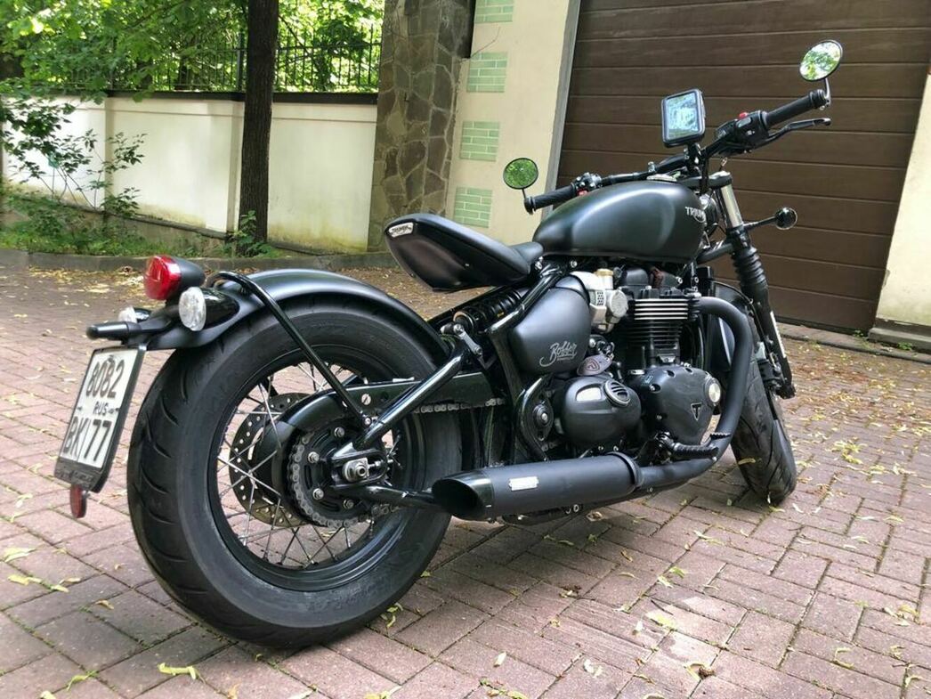 Bonneville Bobber Black