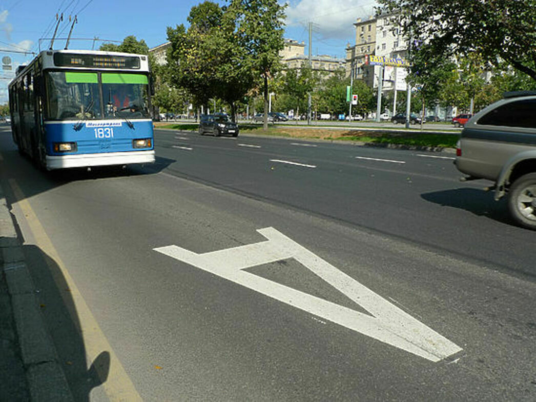 Сколько стоит разрешение для езды по «выделенкам» для обычного водителя -  АвтоВзгляд