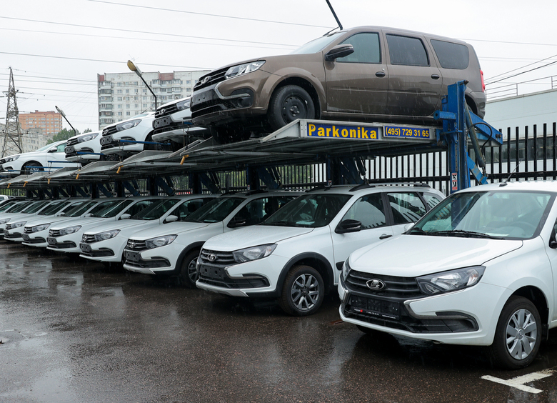 Россияне стали меньше тратить на покупку автомобилей