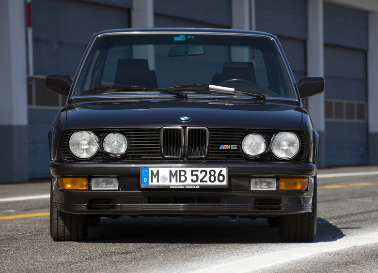 Культовая BMW M5 появилась в продаже в России