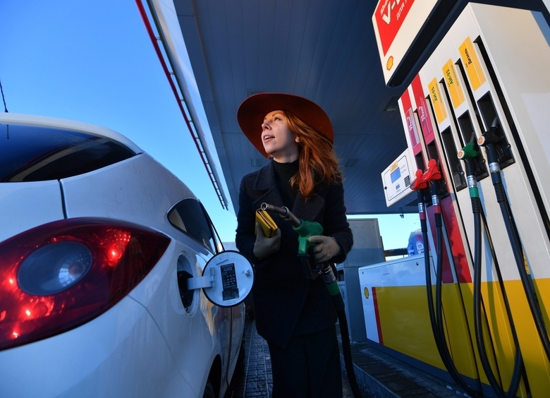 Изображение Здравствуй, лето, новый год: цены на бензин опять резко полетели вверх
